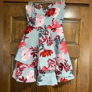 B. Darlin sweetheart neckline dress size 7/8
